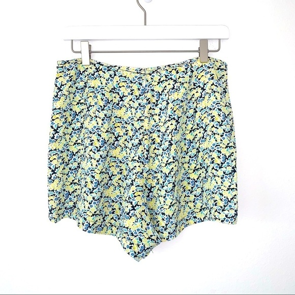Equipment Femme Lewis Silk Floral Shorts in Blue Yellow Green high waist medium - Picture 5 of 8